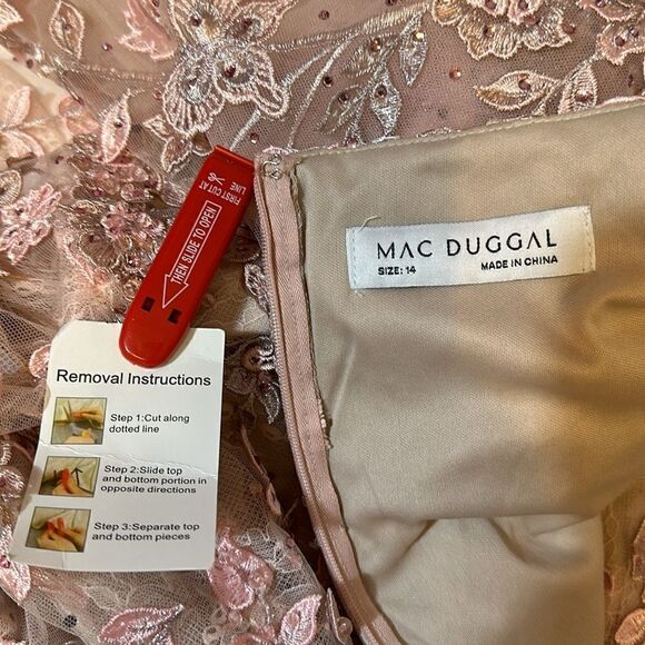 NEW Mac Duggal women’s floral appliqué long sleeve lace A-line gown size 14 - Picture 11 of 13